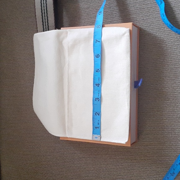 Louis Vuitton crossbody strap with duster and box - Picture 11 of 15